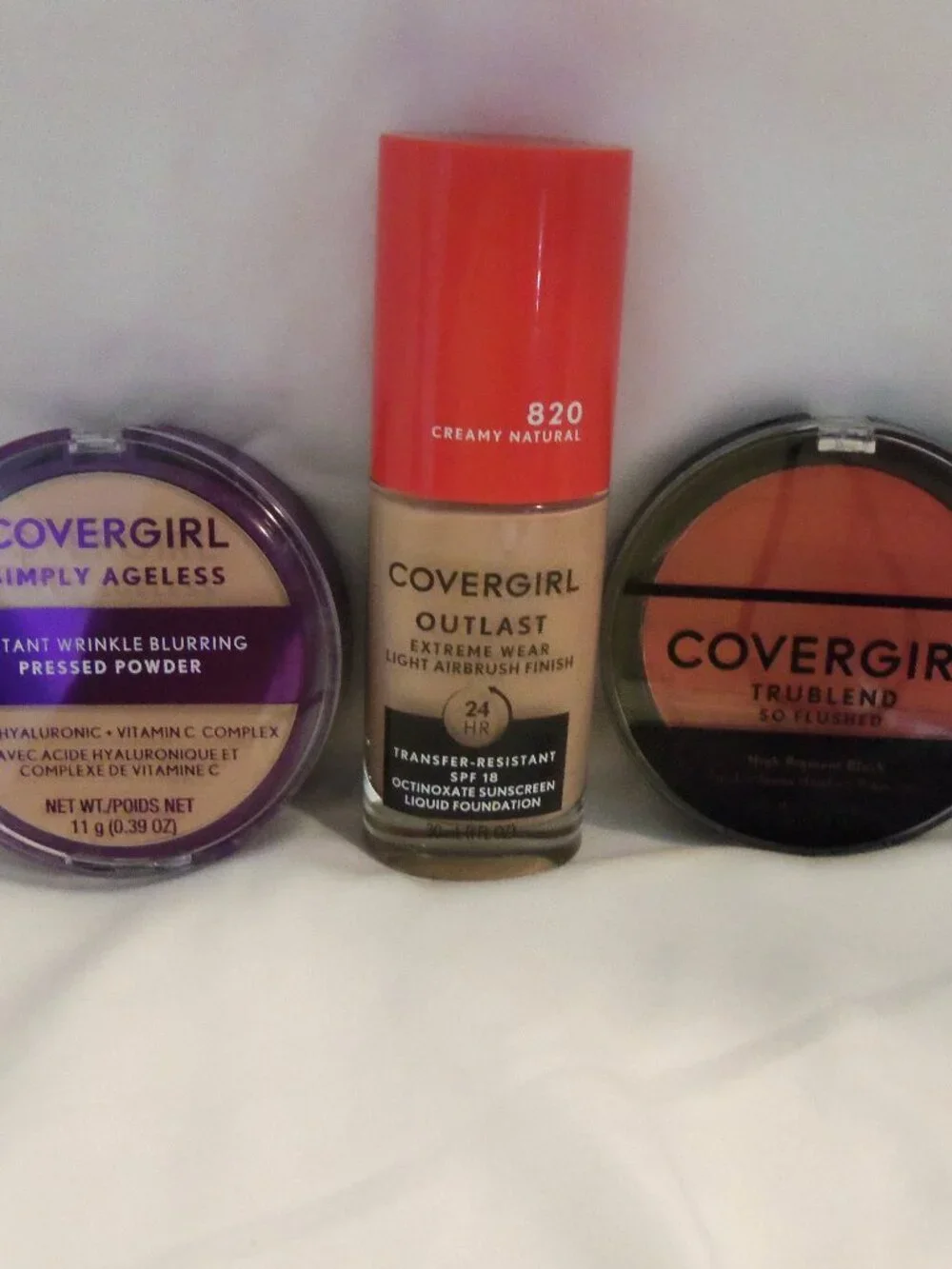 Cover Girl Outlast Extreme Wear Light Airbrush Finish w/ Blurring powder & Blush